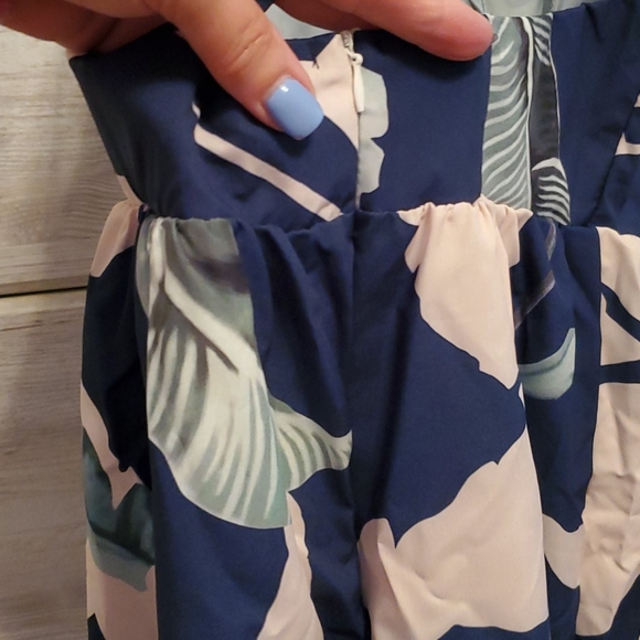 Shorts Romper - Picture 3 of 5